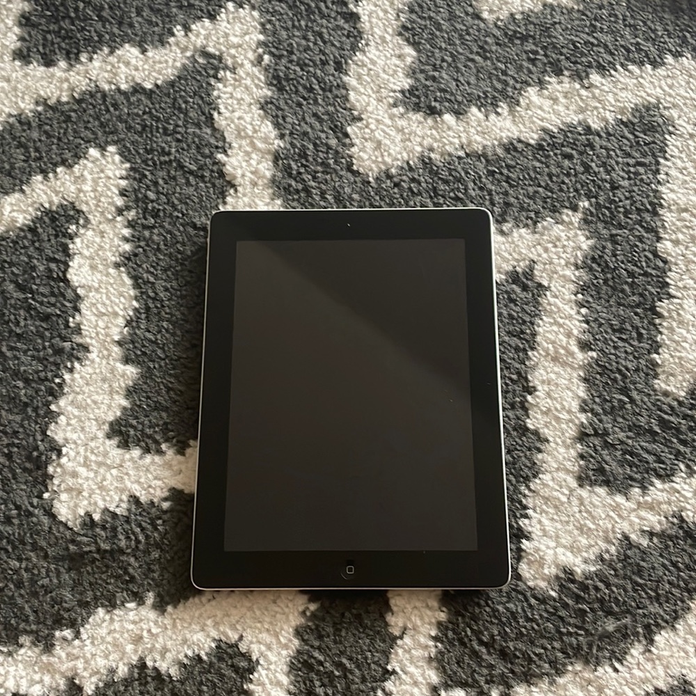 iPad Generation 3 w/ charger